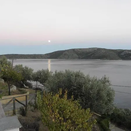 Holiday home The Stone House! Alonnisos Town